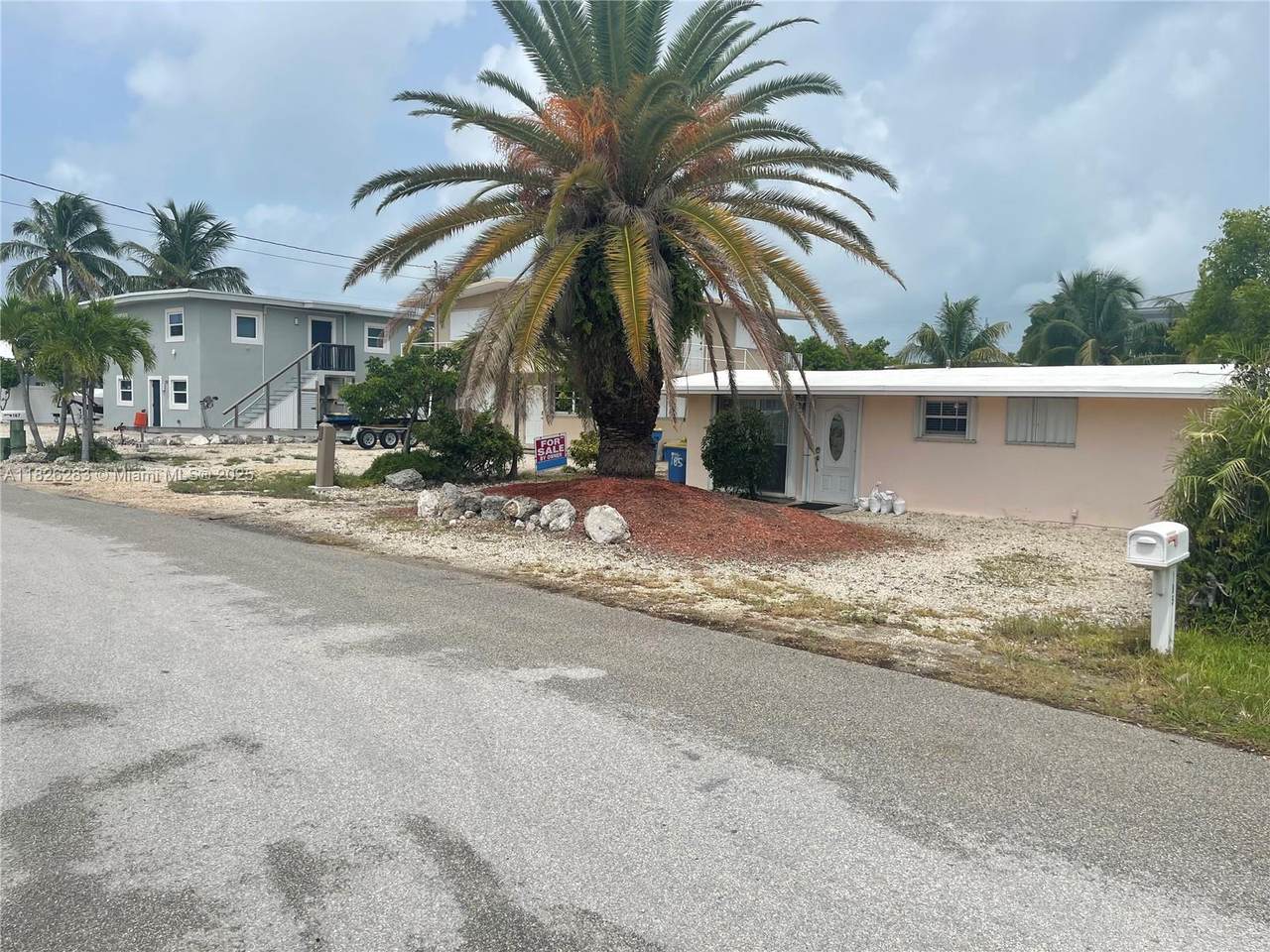 185 Gardenia Street - Photo 1