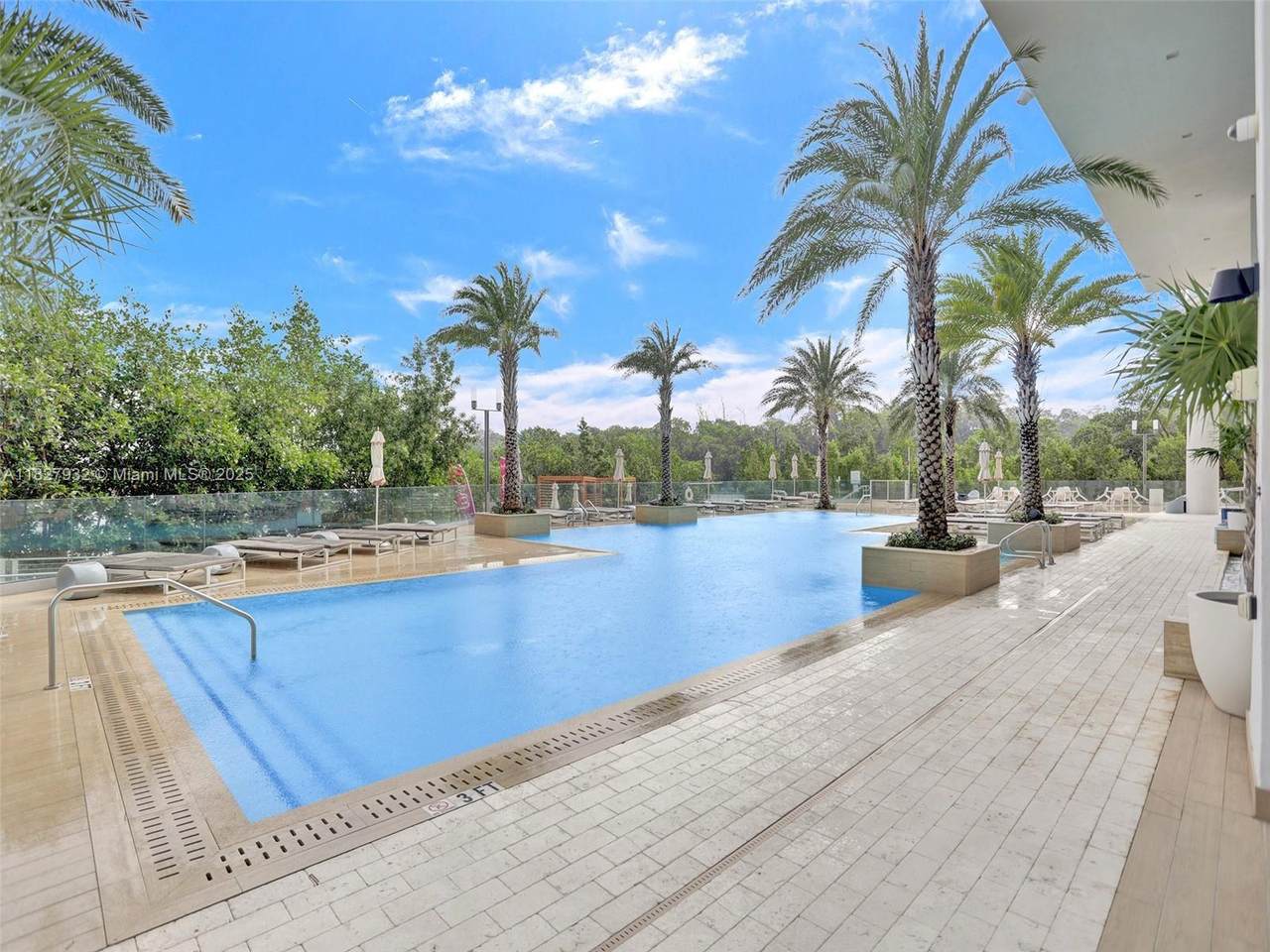 16385 Biscayne Blvd - Photo 1