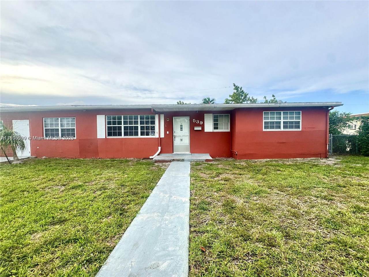 539 40th - Photo 1