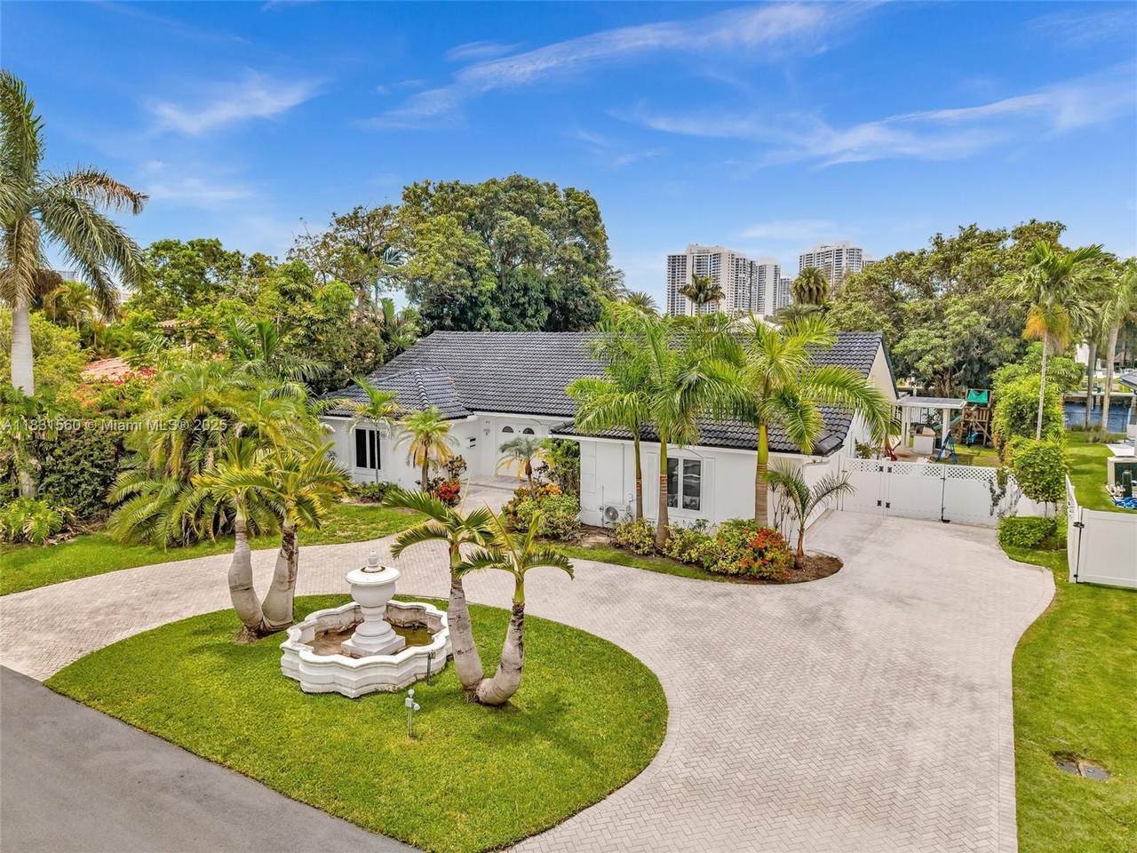 413 Tamarind Dr - Photo 1