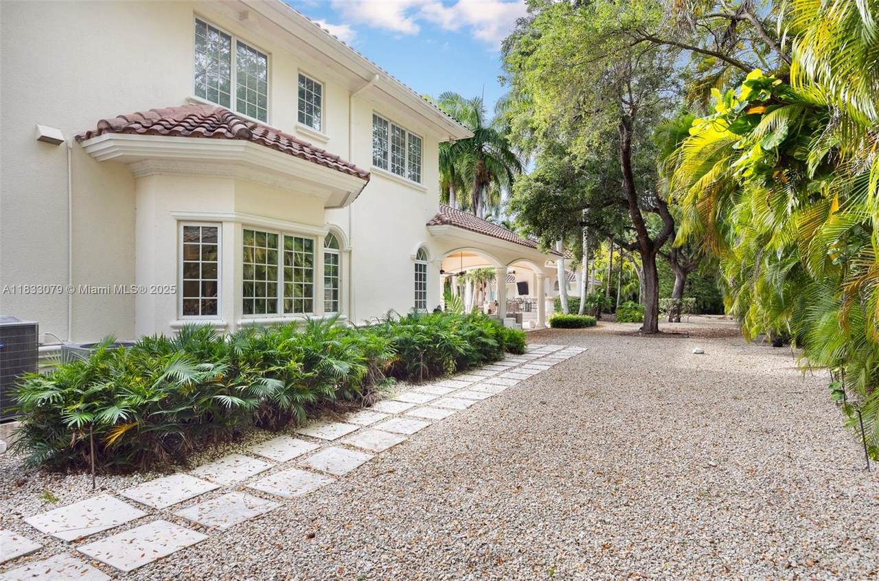 https://bt-photos.global.ssl.fastly.net/miami/1280_boomver_1_A11833079-2.jpg