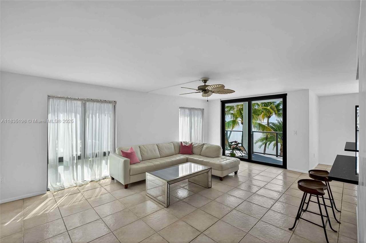 https://bt-photos.global.ssl.fastly.net/miami/1280_boomver_2_A11835198-2.jpg