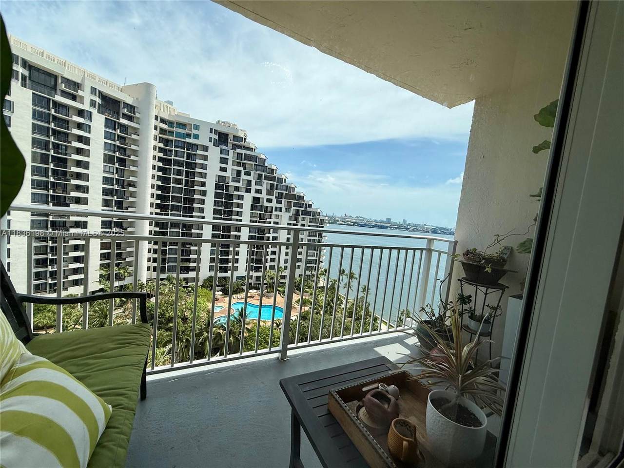 https://bt-photos.global.ssl.fastly.net/miami/1280_boomver_2_A11836198-2.jpg