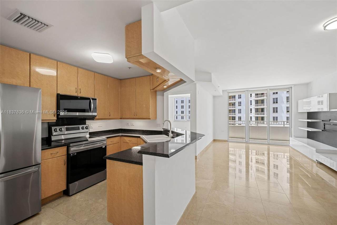 801 Brickell Key Blvd - Photo 1
