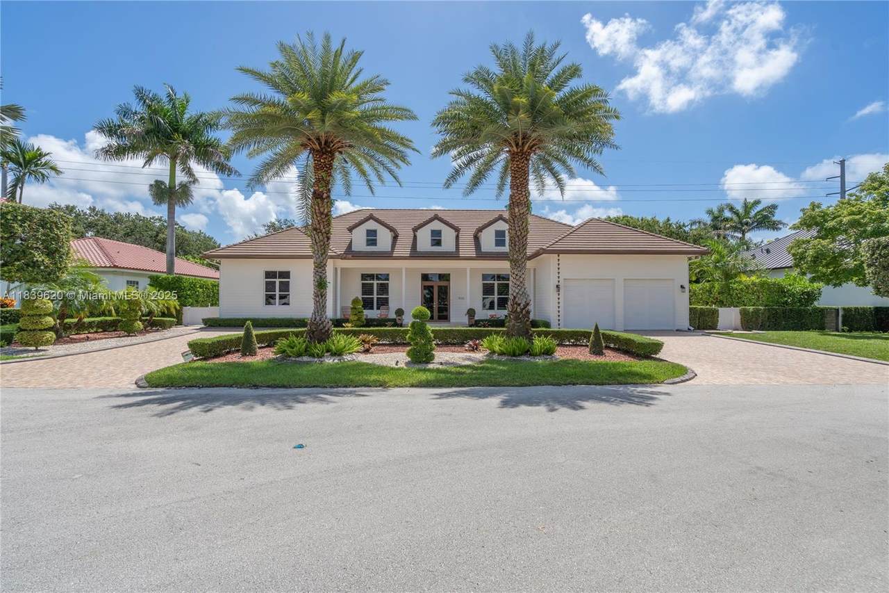 7635 84th Ct - Photo 1