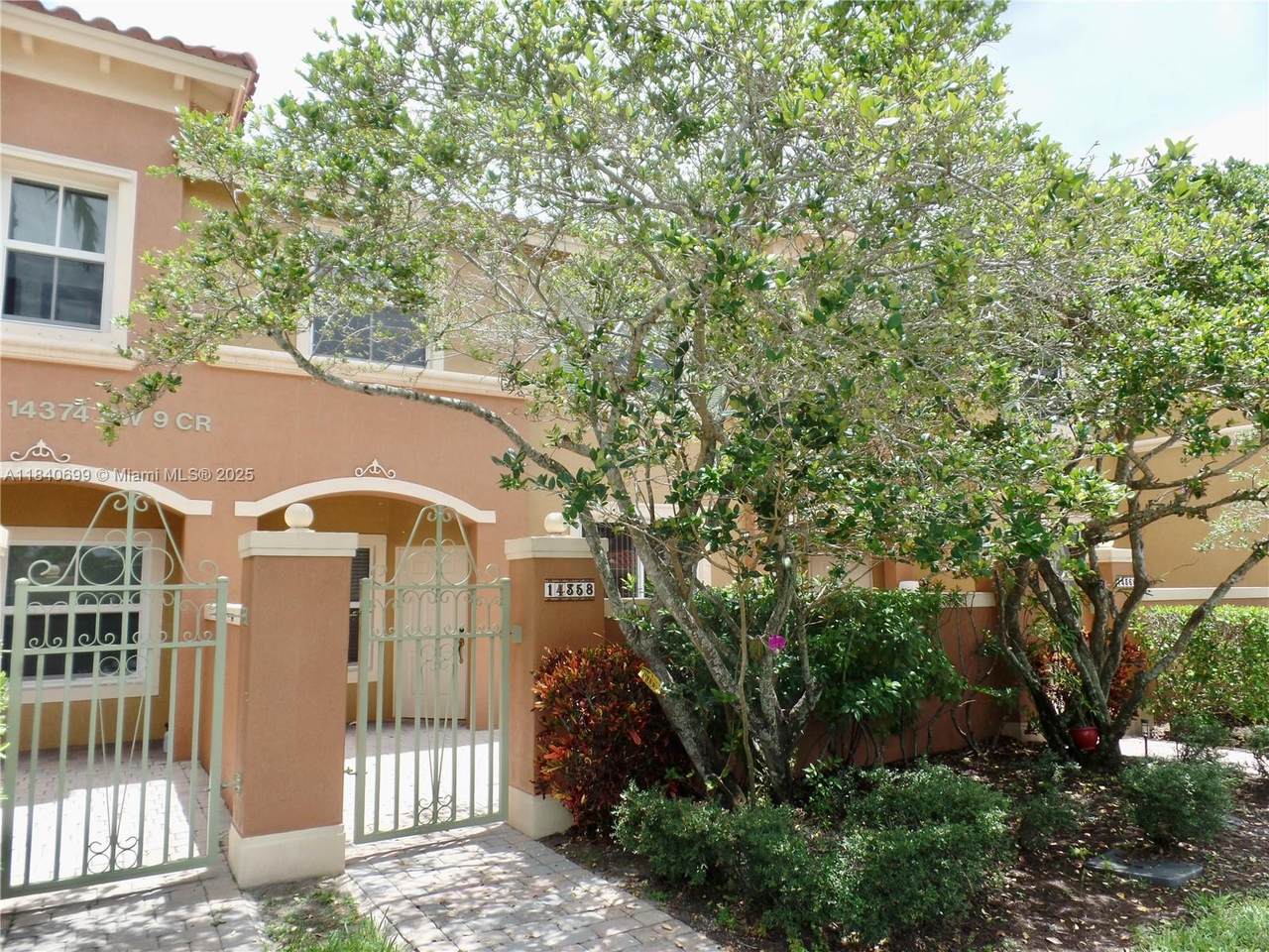 14358 9th Ct - Photo 1