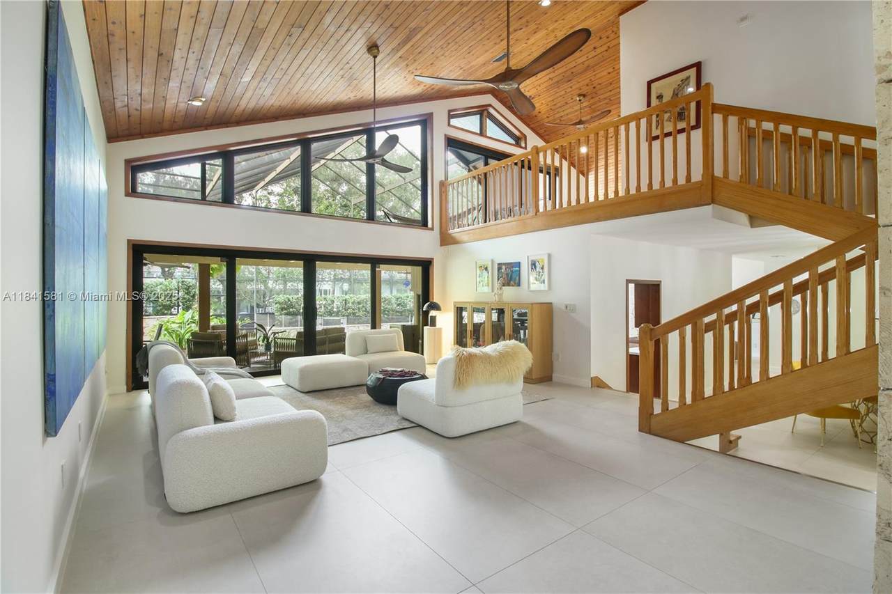 8120 182nd St - Photo 1