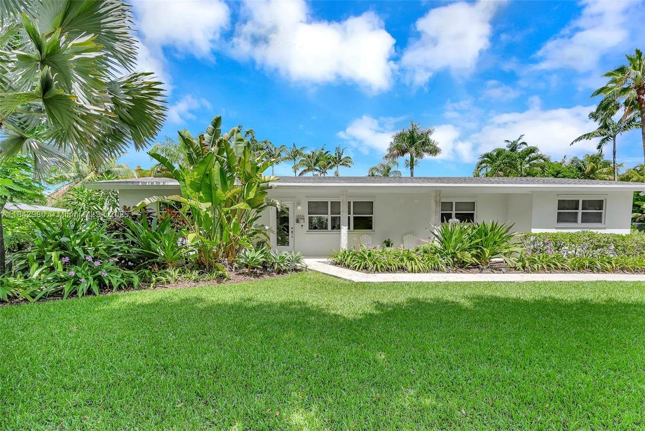 15730 87th Ct - Photo 1