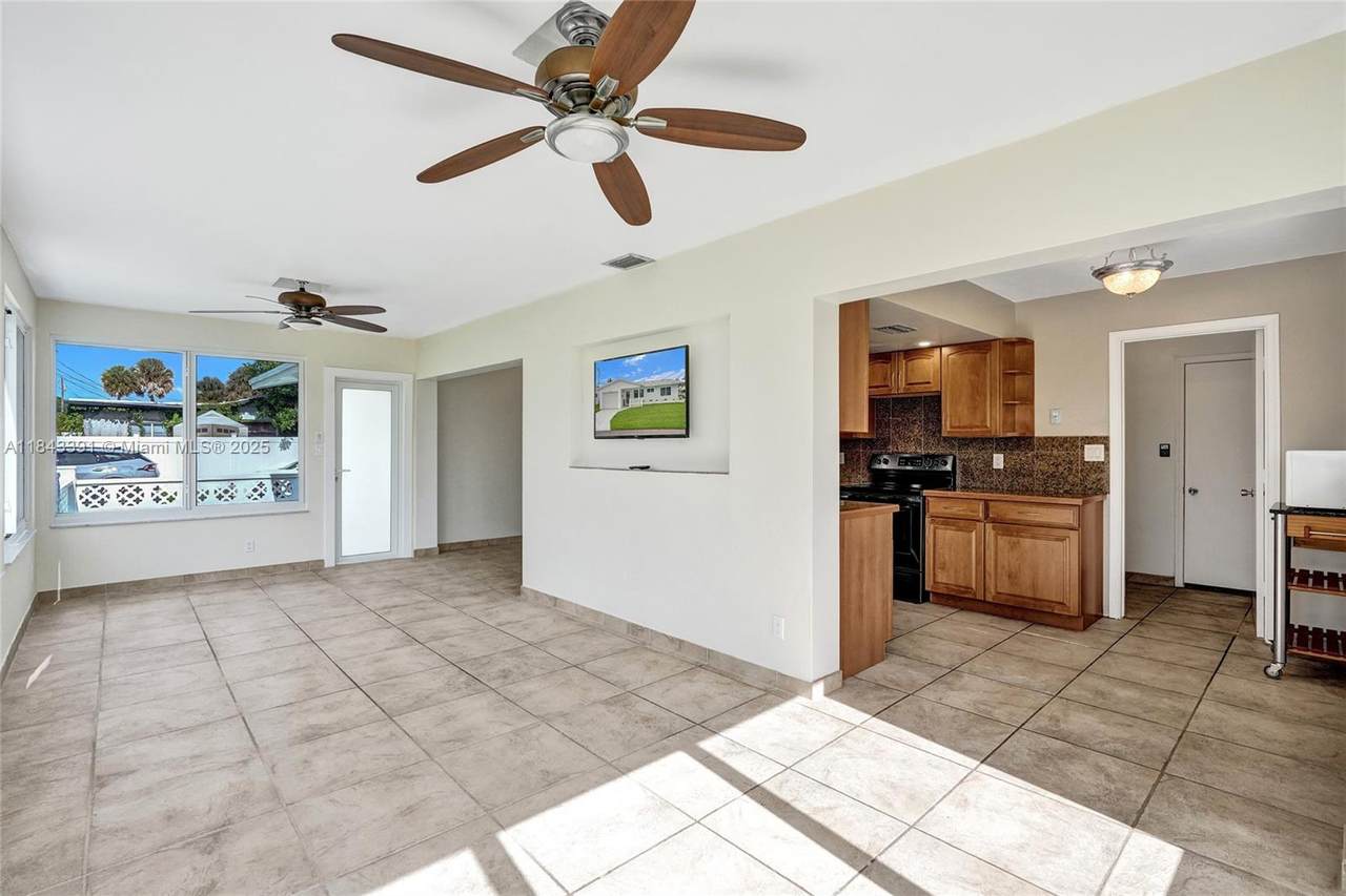 2707 54th St - Photo 1