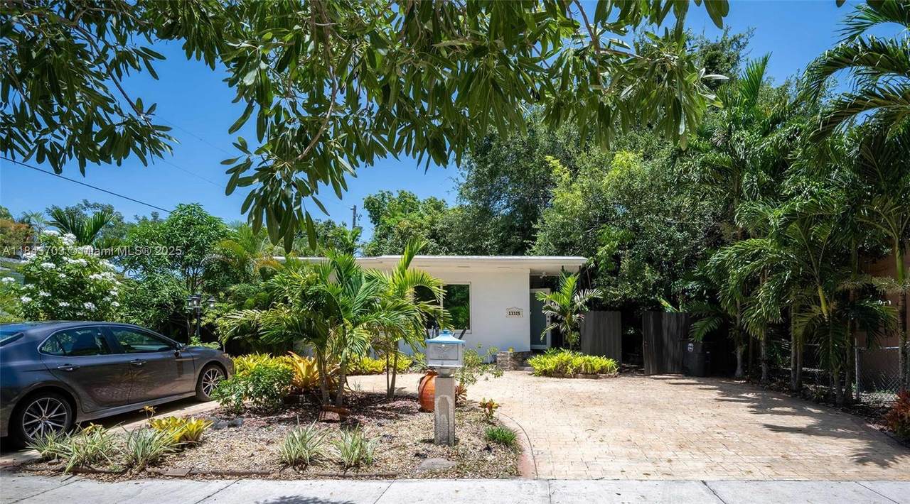 13325 10th Ave - Photo 1