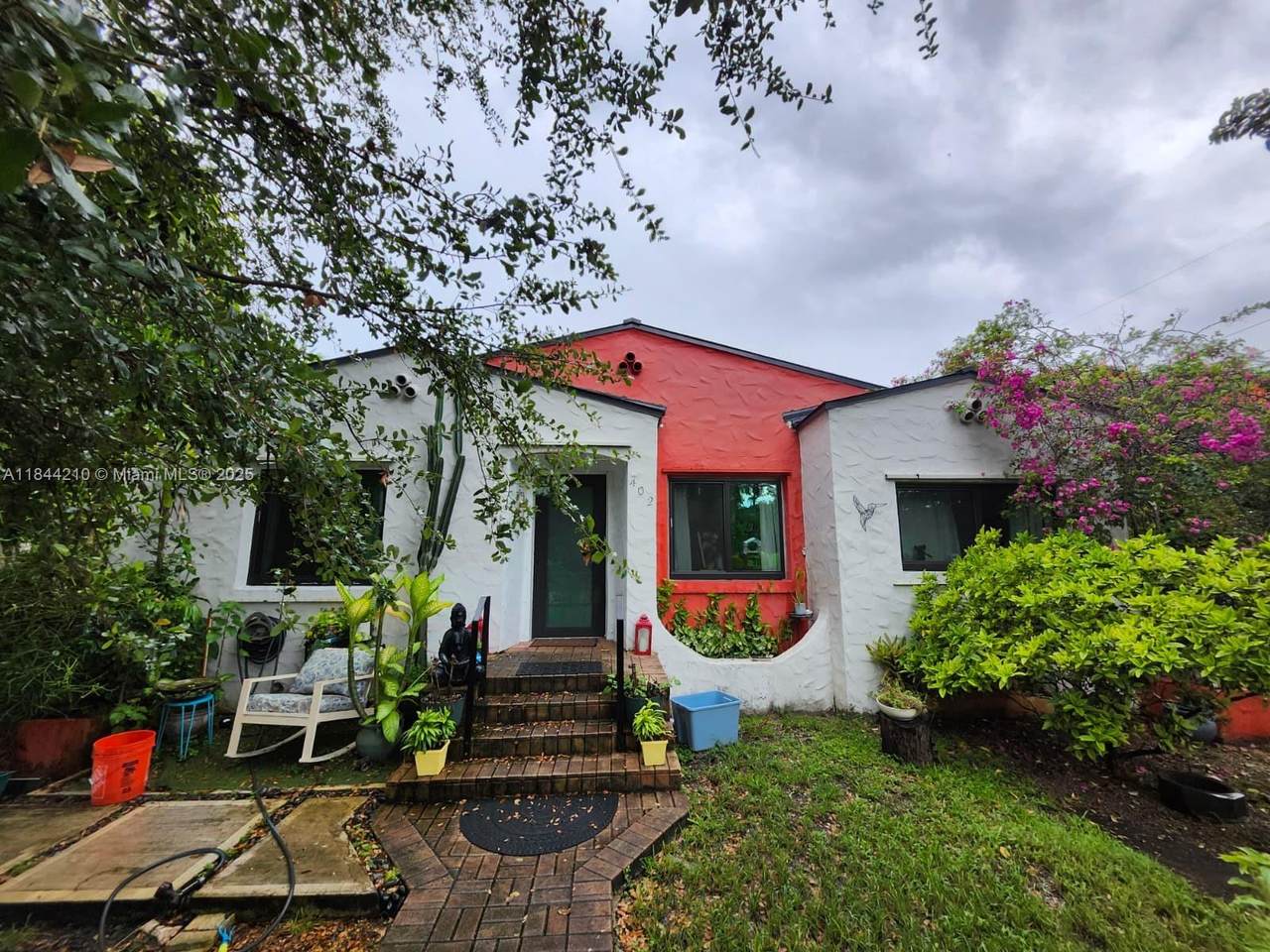 402 33rd Ave - Photo 1