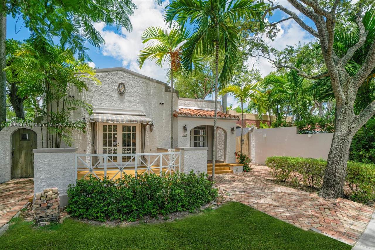 1765 Wa Kee Na Dr - Photo 1