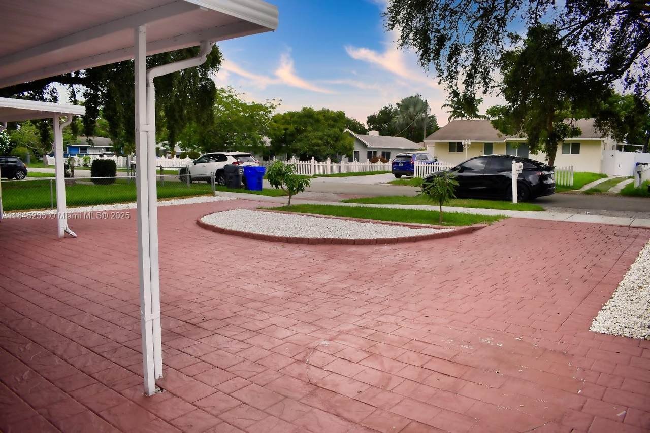 https://bt-photos.global.ssl.fastly.net/miami/1280_boomver_1_A11845233-2.jpg