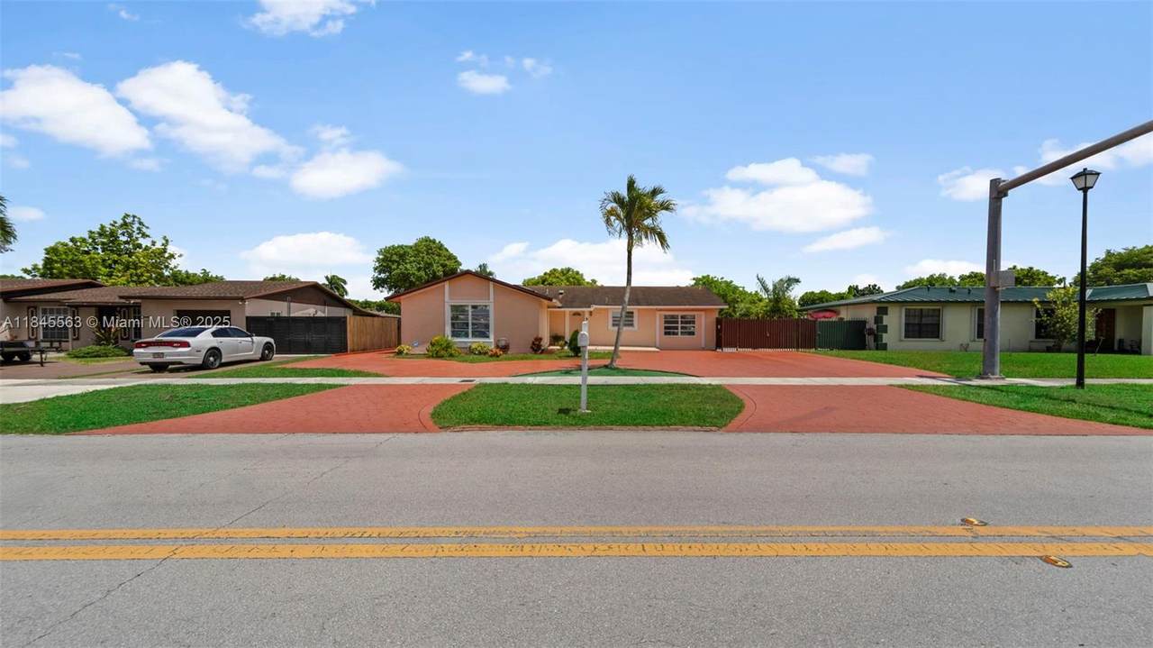 https://bt-photos.global.ssl.fastly.net/miami/1280_boomver_2_A11845563-2.jpg