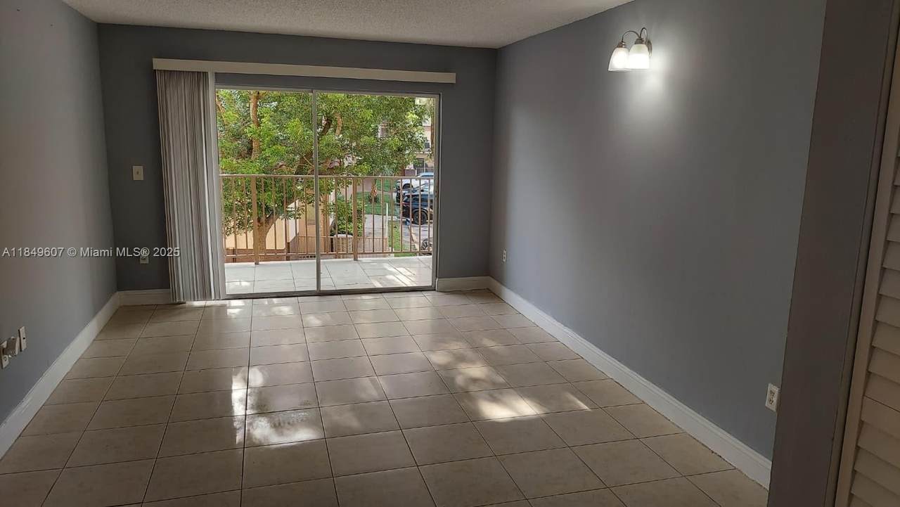 15231 80th St - Photo 1