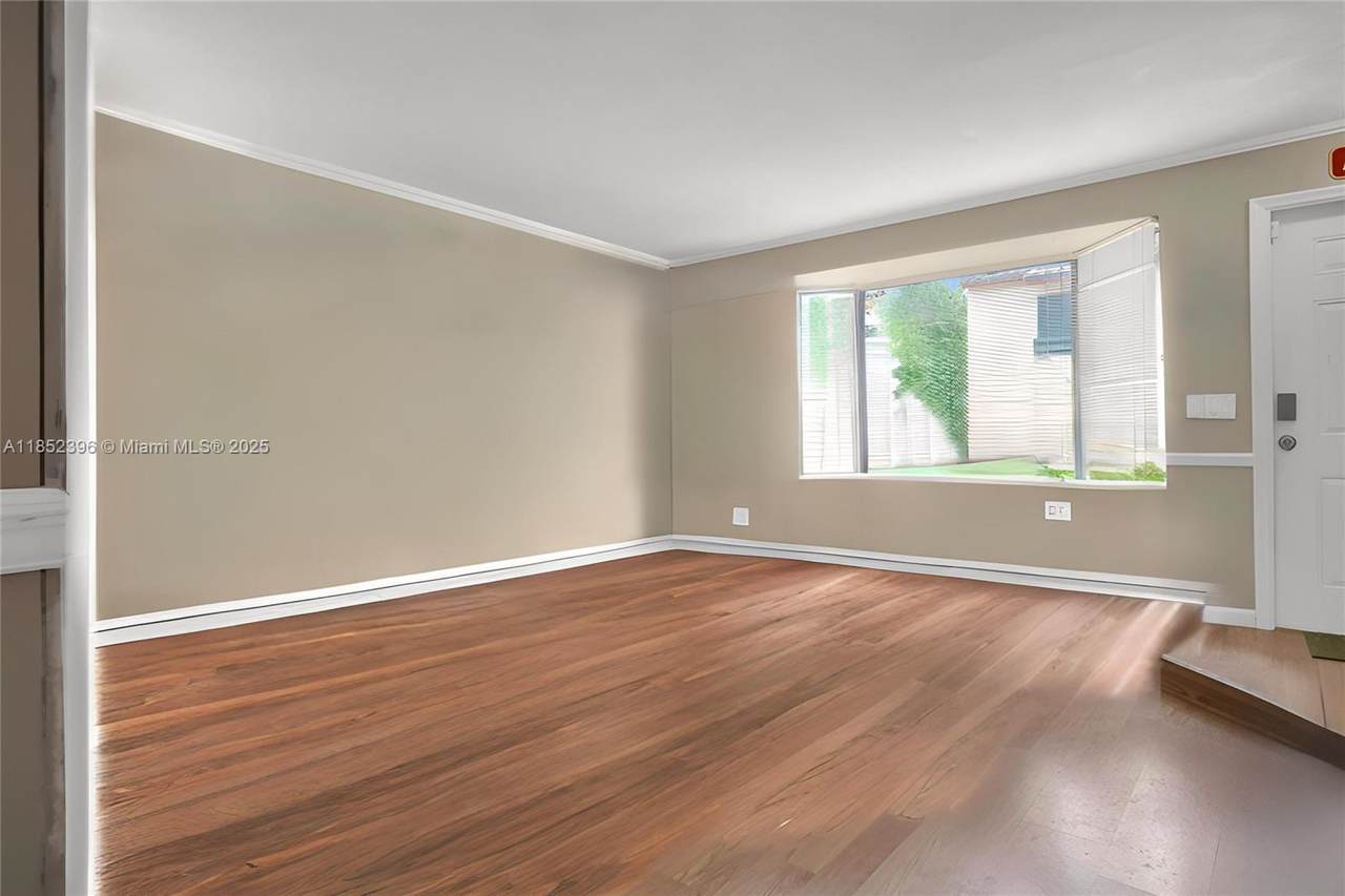 10194 77th Ct - Photo 1