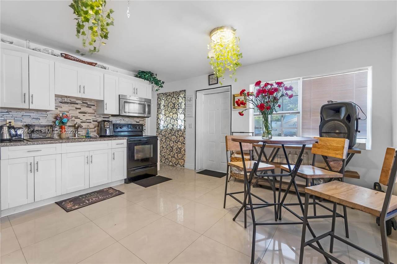 2128 Cleveland St - Photo 1