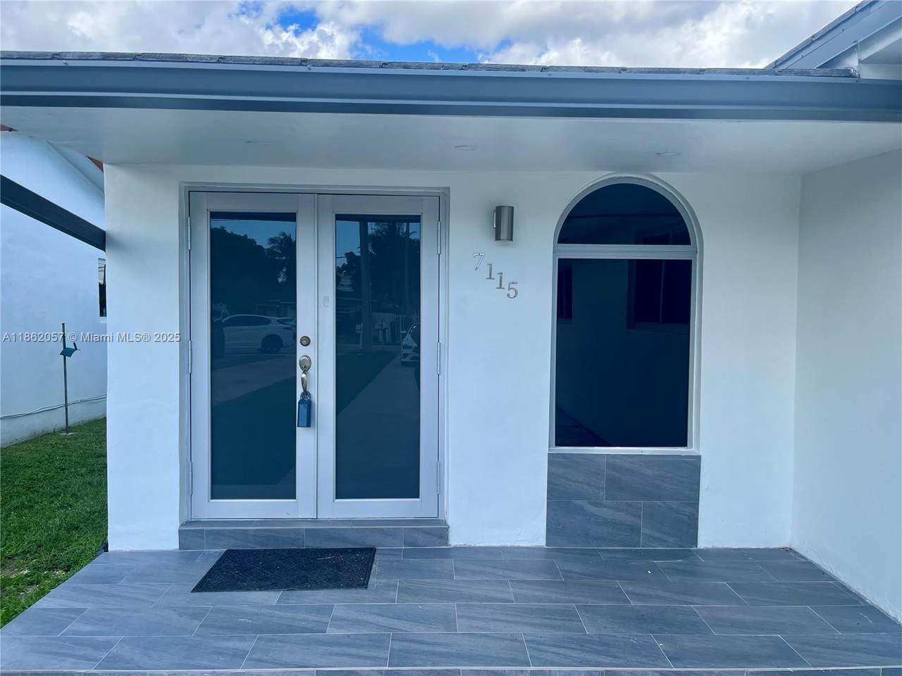 7113 21st St - Photo 1