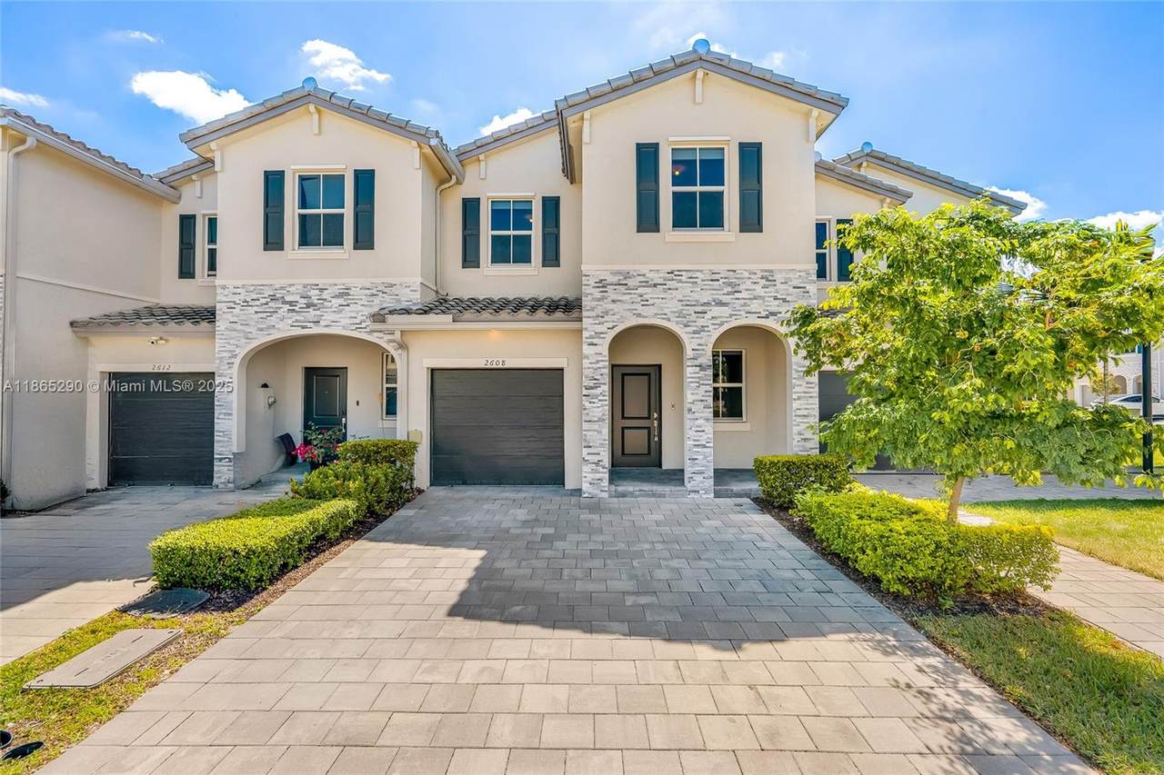 2608 11th Ct - Photo 1