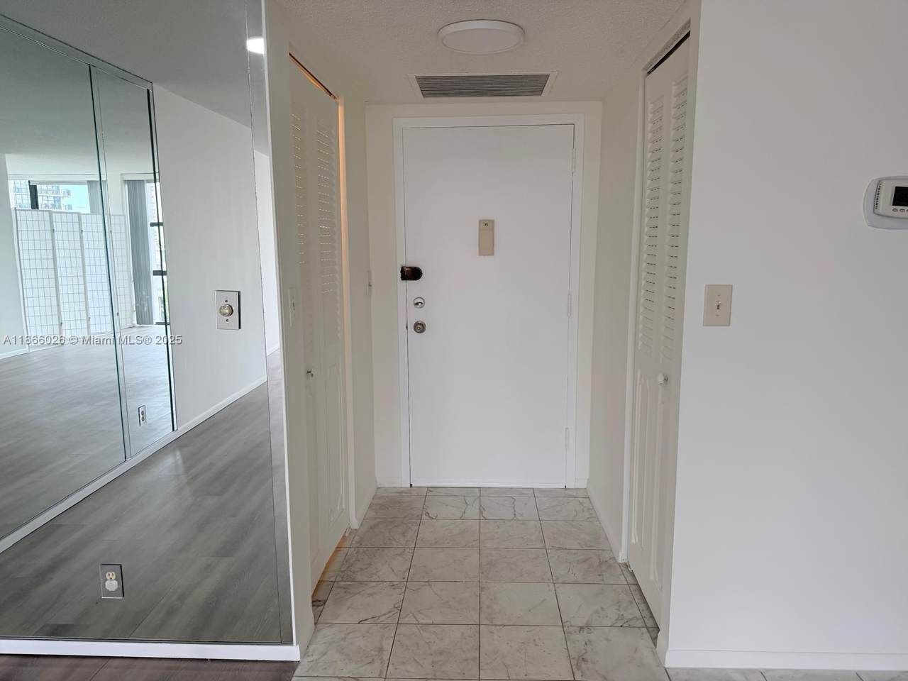 800 Parkview Dr - Photo 1