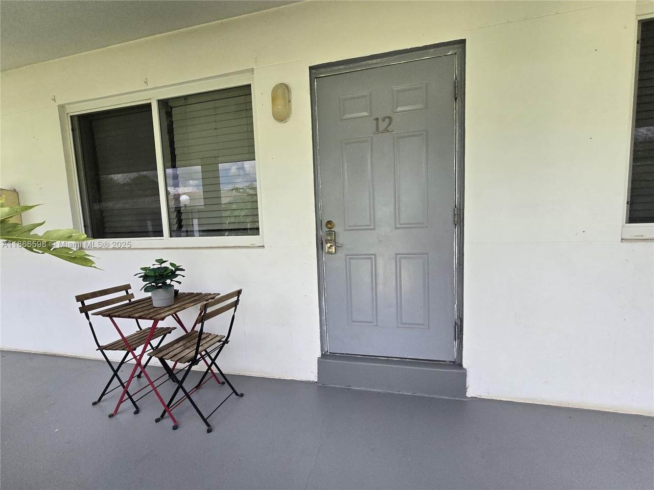 2305 Monroe St - Photo 1