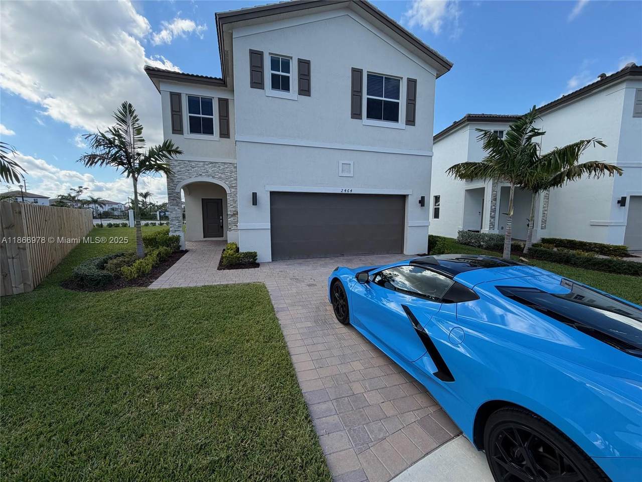 2464 24 AVE - Photo 1