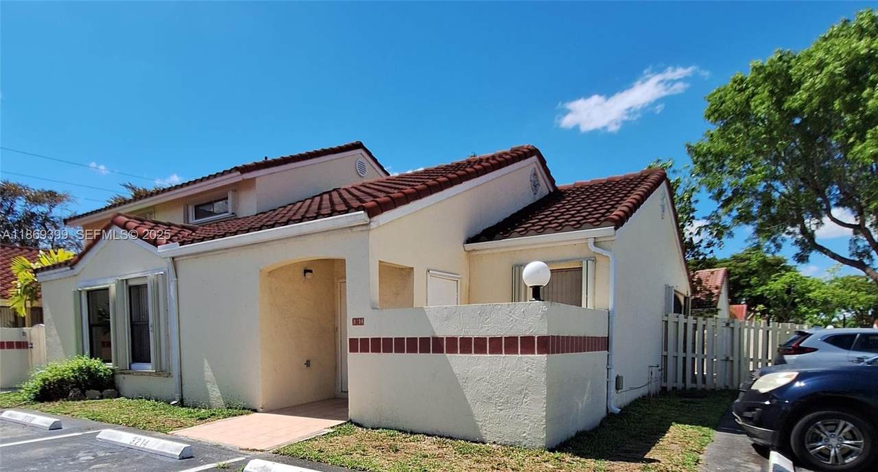 3214 San Remo Cir - Photo 1