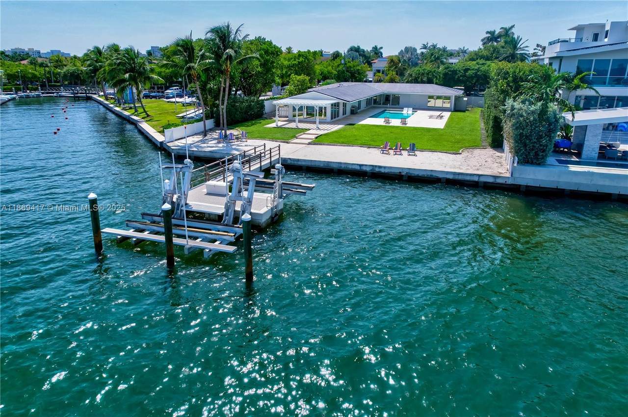 200 Harbor Dr - Photo 1