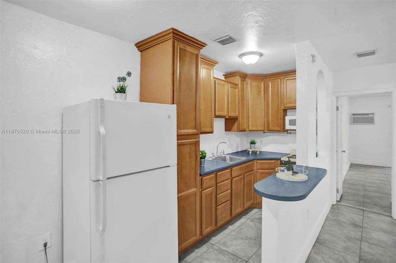 1860 Venice Park Dr - Photo 1