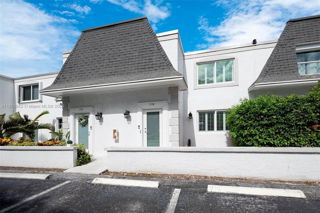 715 27th Ave - Photo 1