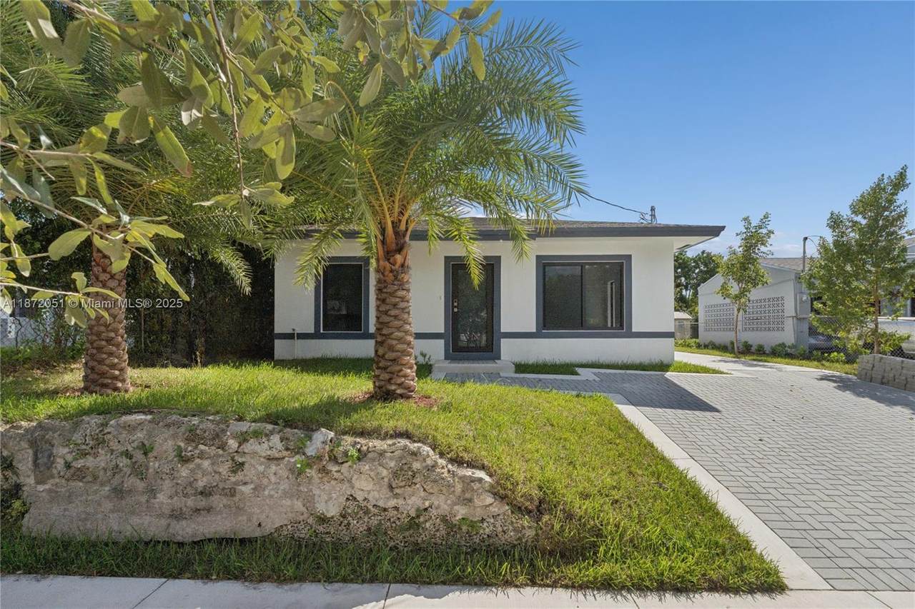 1844 33rd St - Photo 1