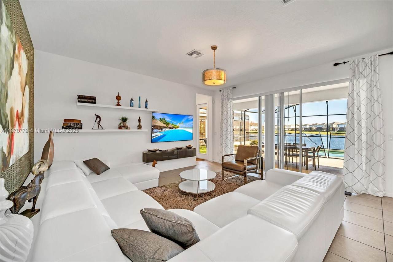 447 Marcello Blvd - Photo 1