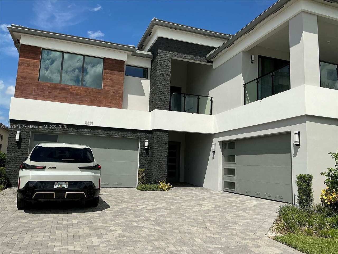 8571 Shoreacres St - Photo 1