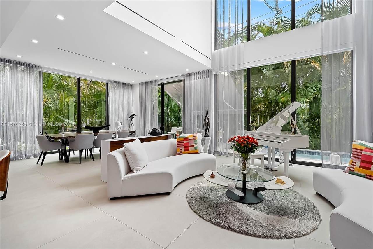 311 189th St - Photo 1