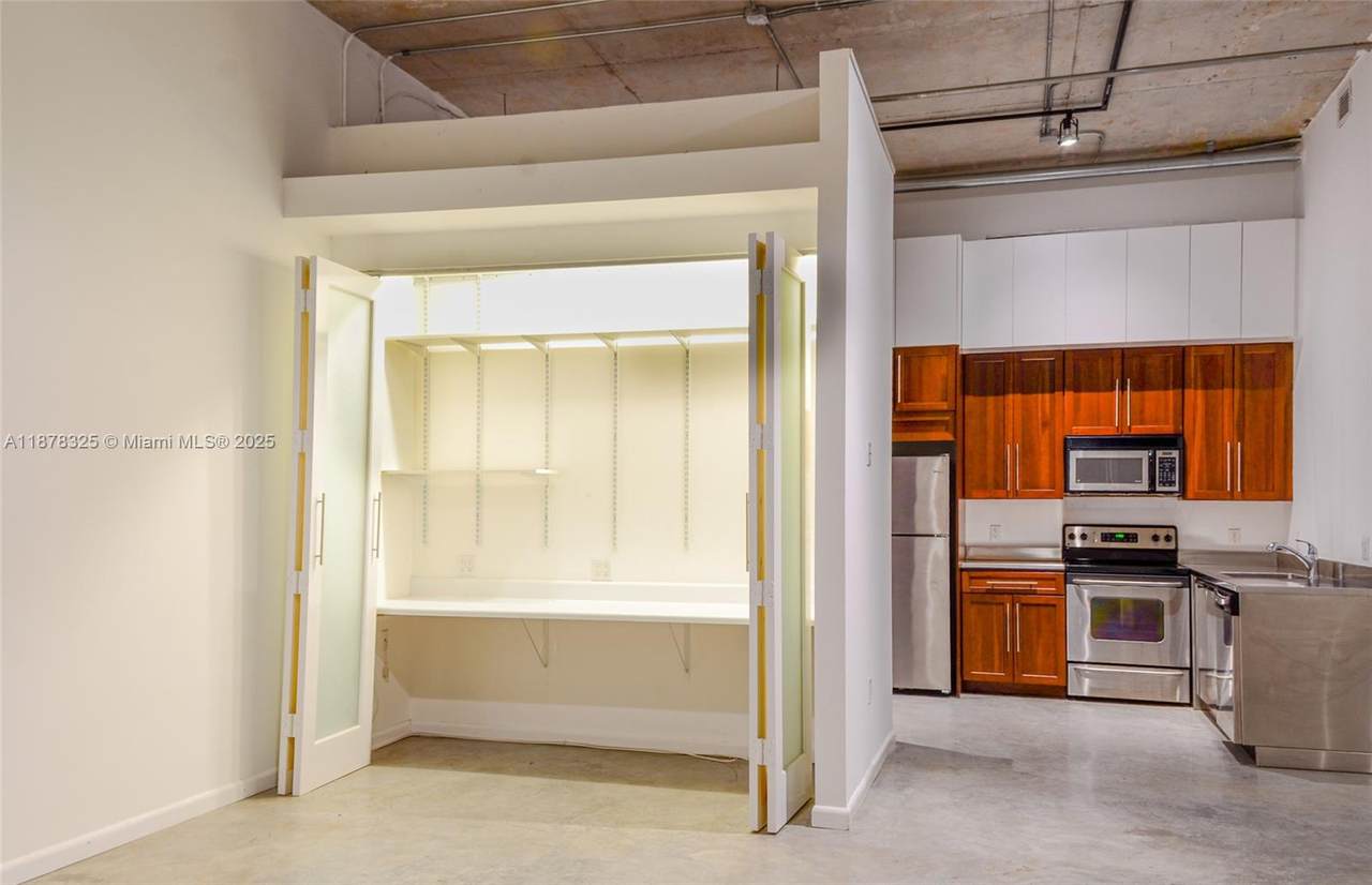 250 23rd St - Photo 1