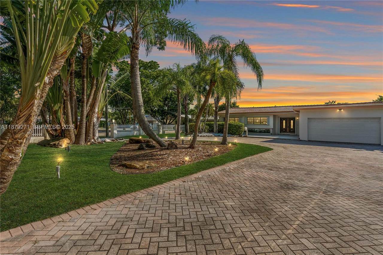 1850 Hibiscus Dr - Photo 1