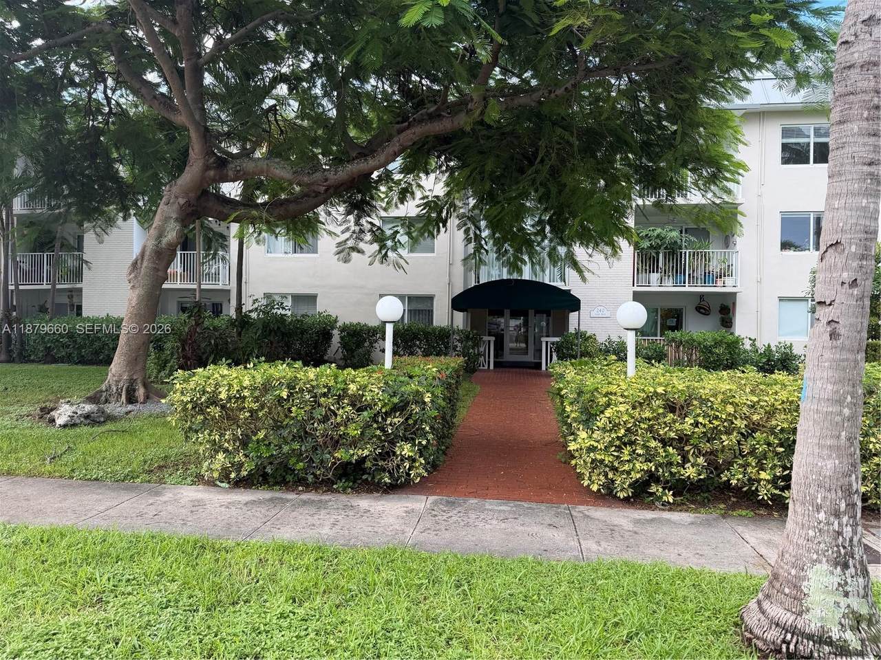 240 Galen Dr - Photo 1