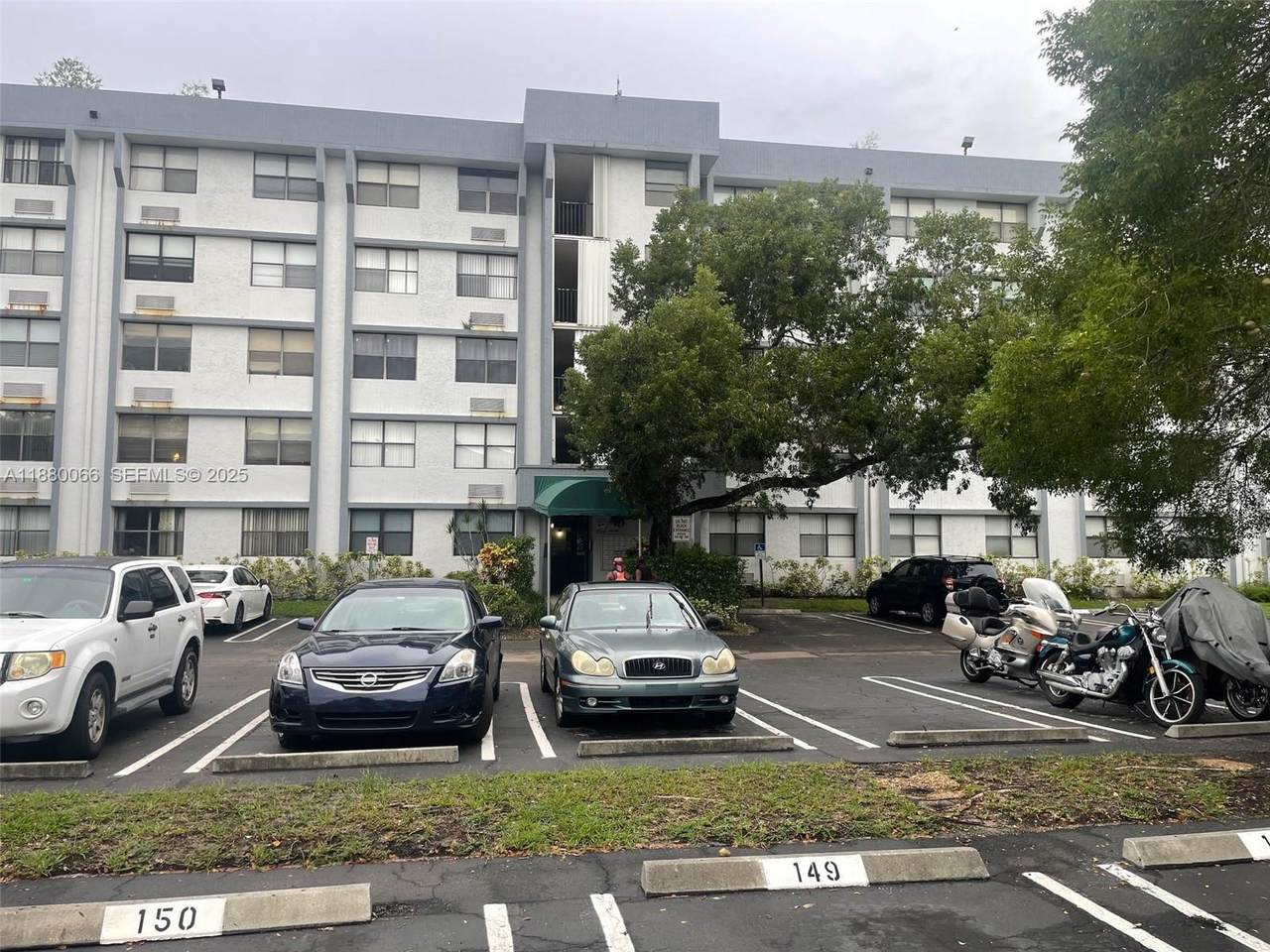 2401 Riverside Dr - Photo 1