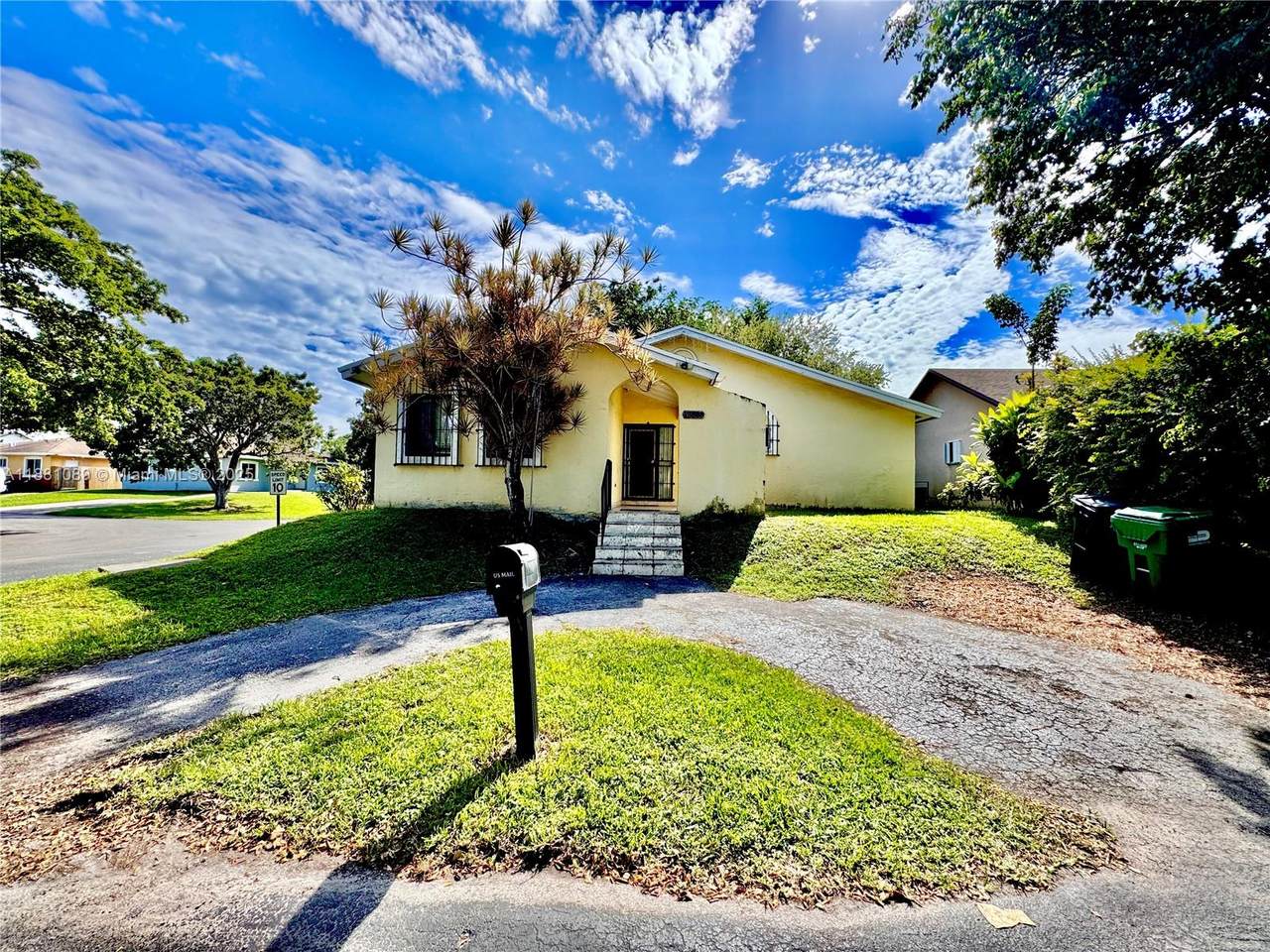 13608 286th Ter - Photo 1