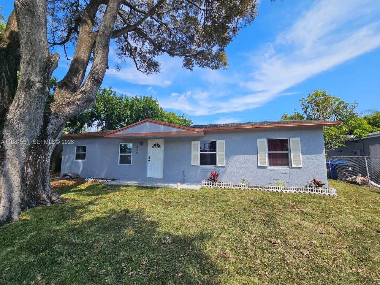 325 80th Ter - Photo 1