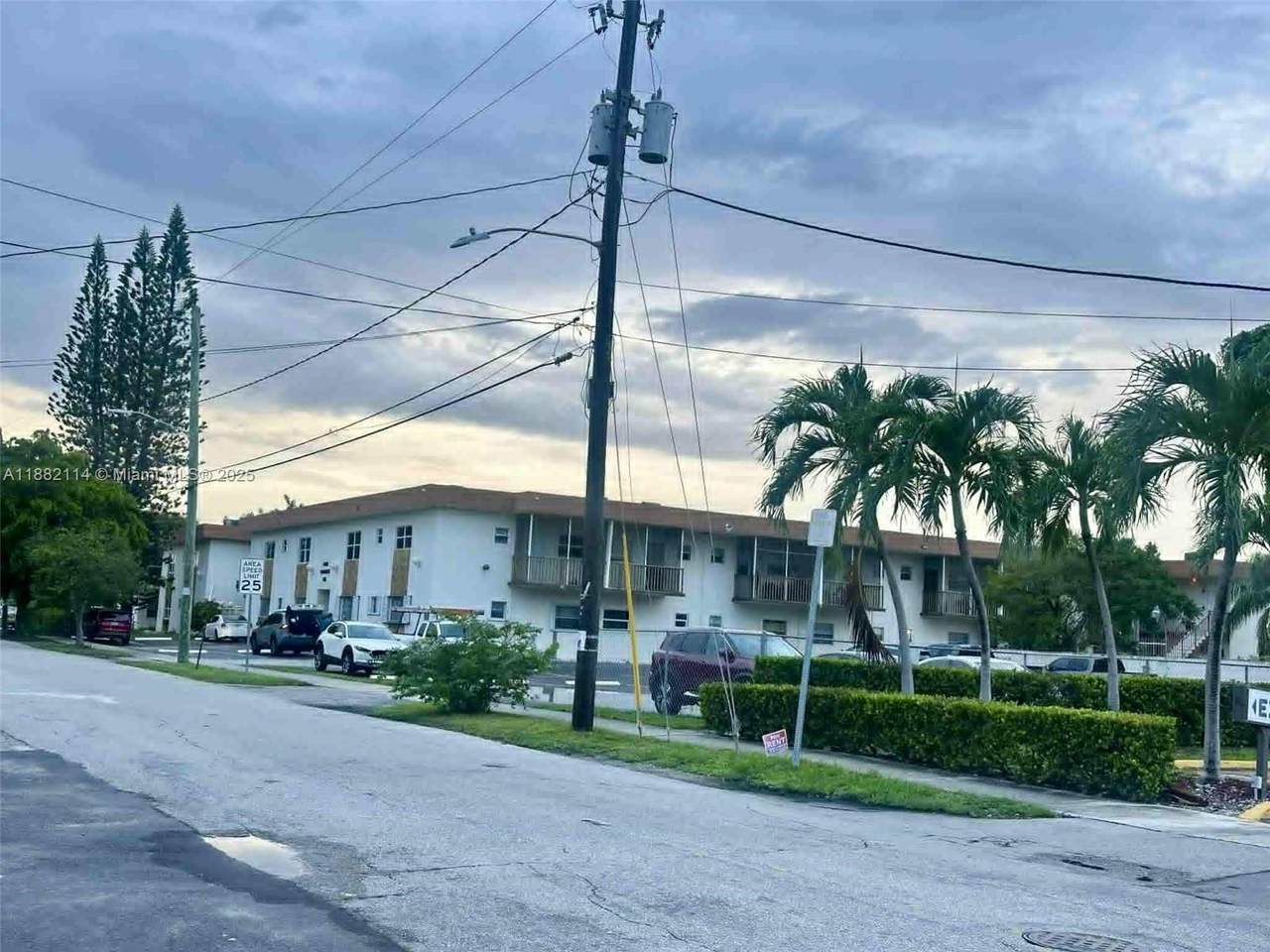 415 2nd St - Photo 1