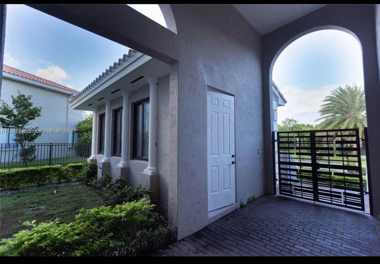 https://bt-photos.global.ssl.fastly.net/miami/1280_boomver_1_A11883394-2.jpg