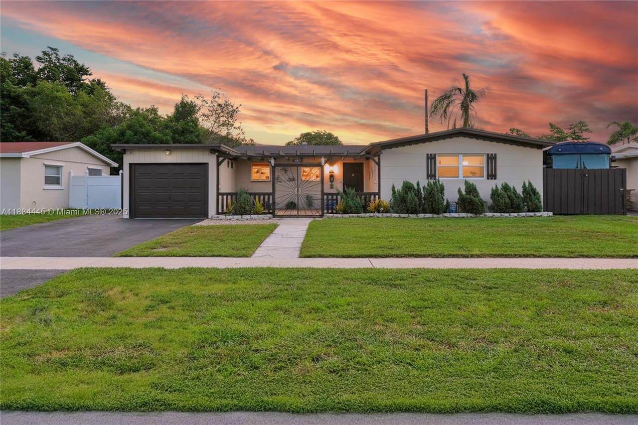 421 64th Way - Photo 1
