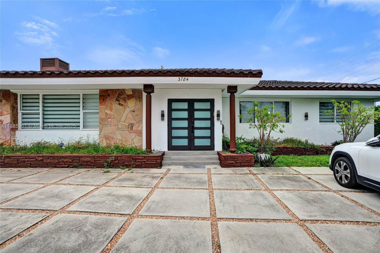 3784 Sheridan Ave - Photo 1