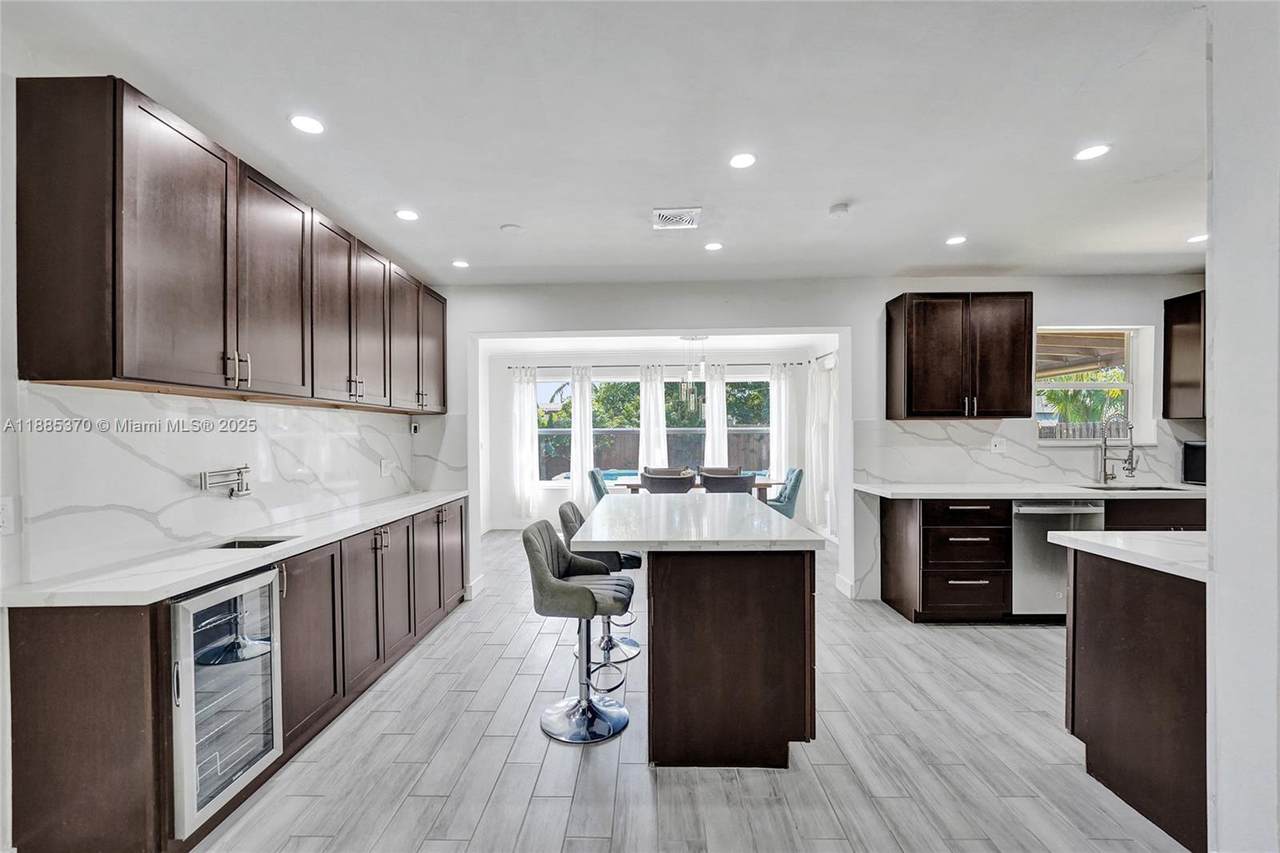 3120 23rd St - Photo 1