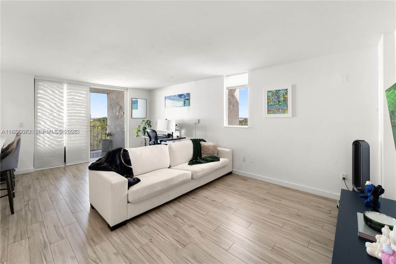 650 64th St - Photo 1
