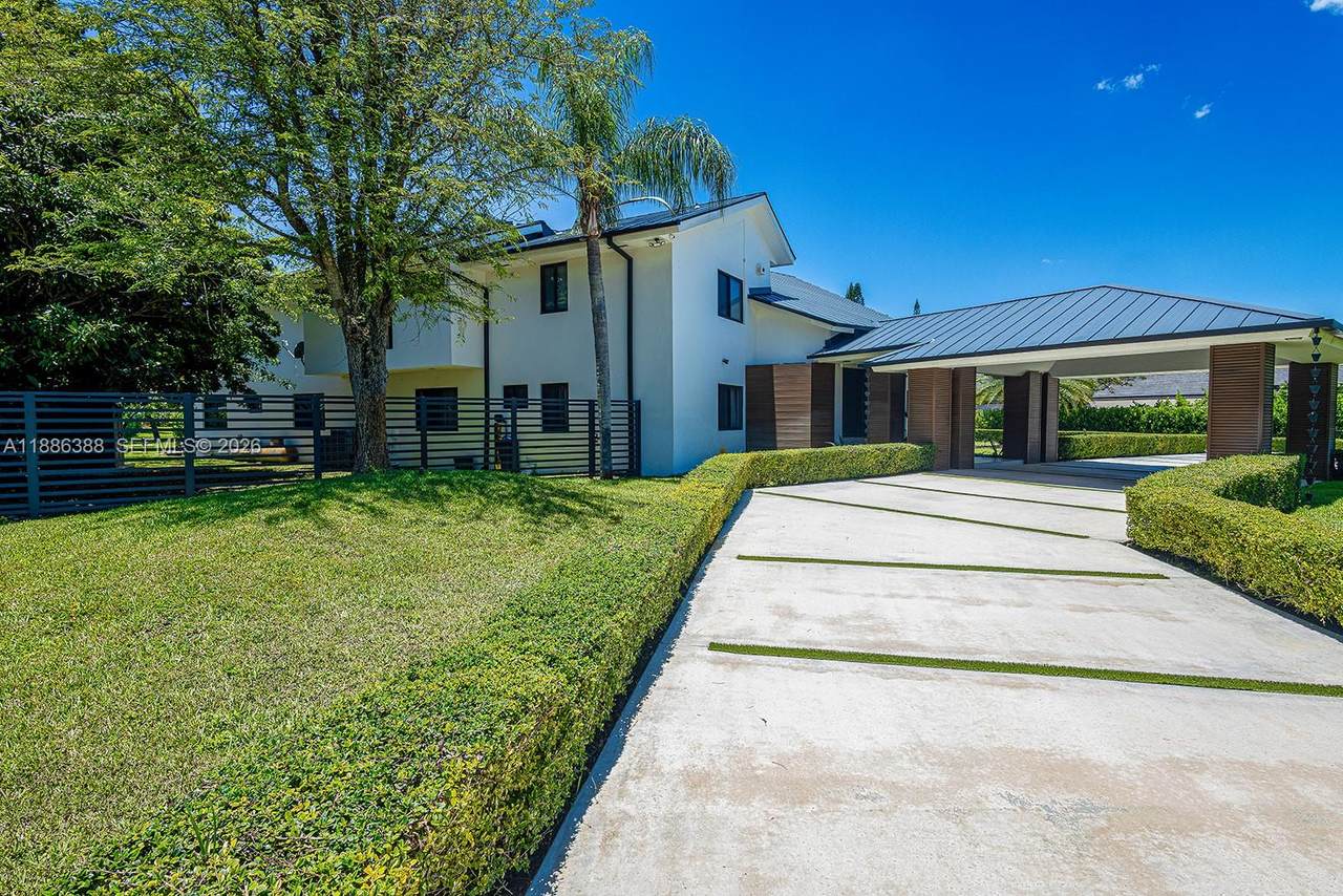 10506 89 Place - Photo 1