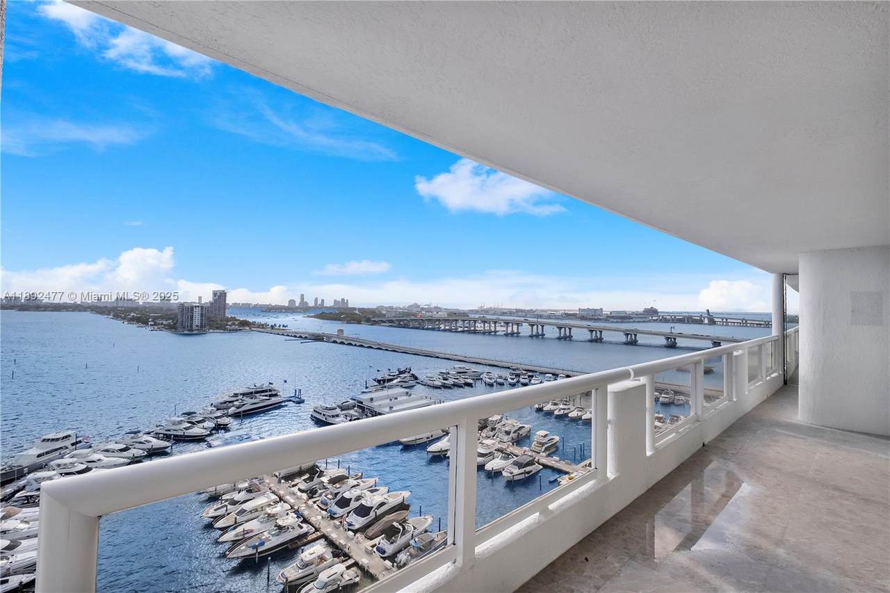 1717 Bayshore Dr - Photo 1