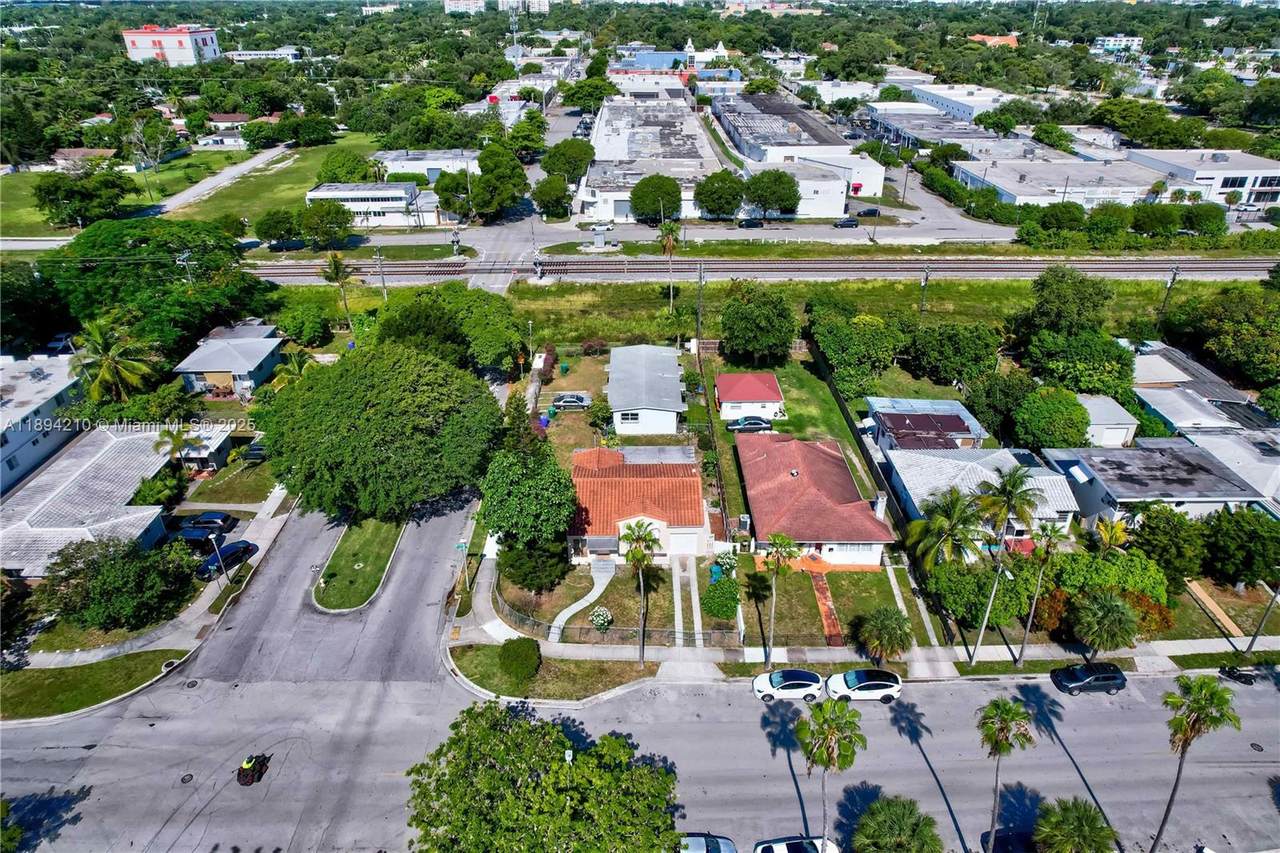 5900 4th Ct - Photo 1