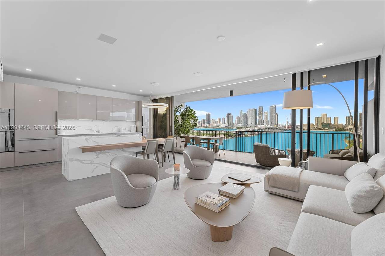 1000 Venetian Way - Photo 1